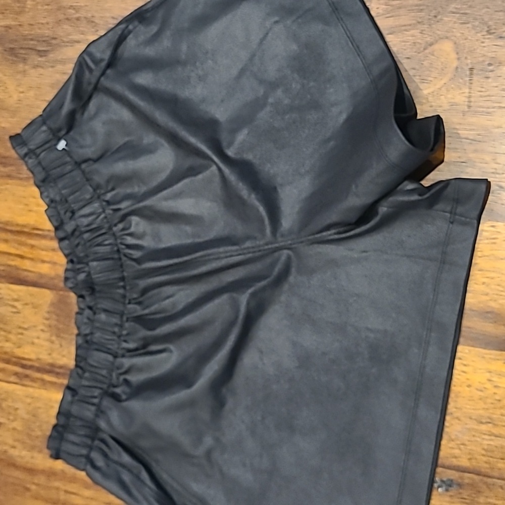 Athleta Gleam Short Size Med.  New Without Tags